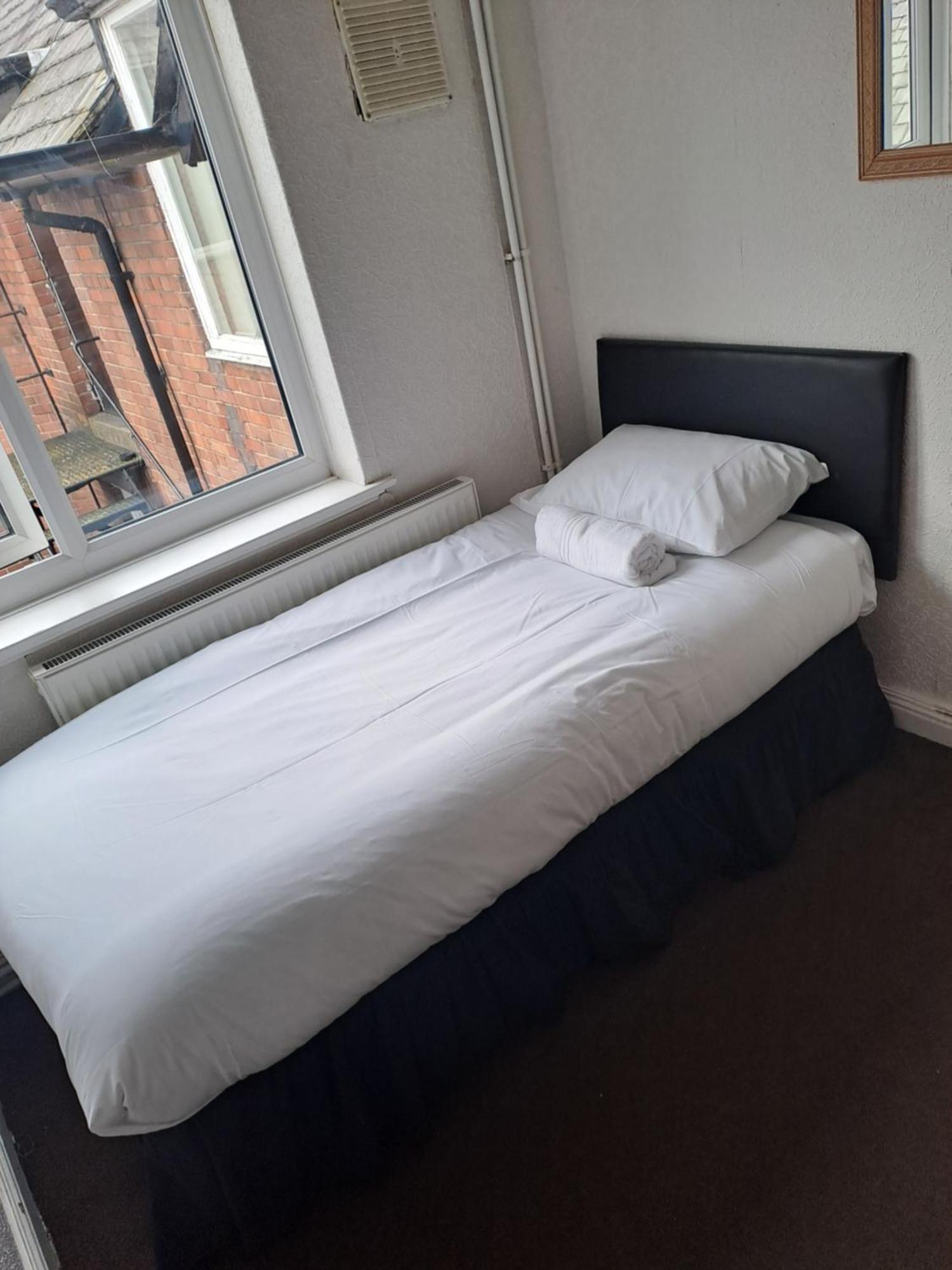 Sheridans Budget Accomodation Wallasey Extérieur photo