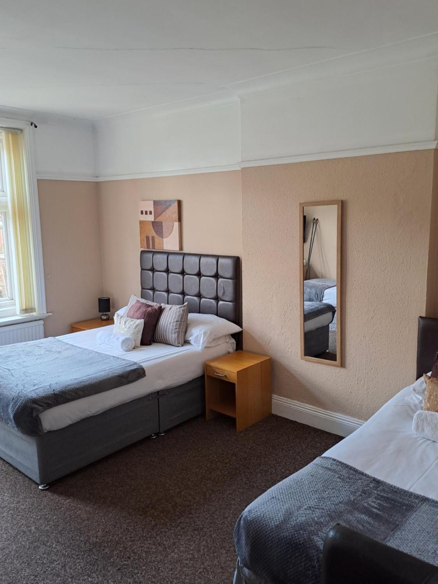 Sheridans Budget Accomodation Wallasey Extérieur photo