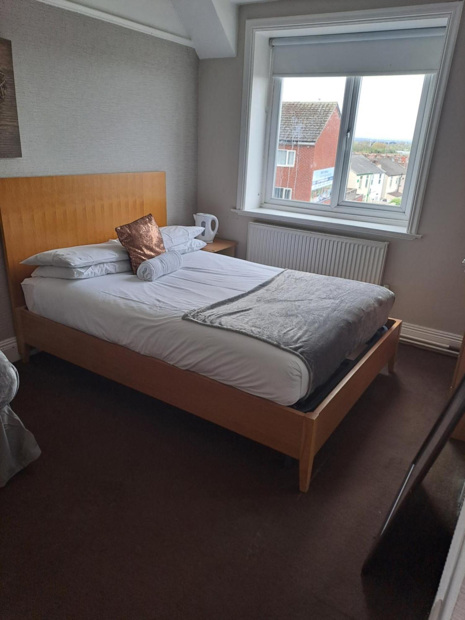 Sheridans Budget Accomodation Wallasey Extérieur photo