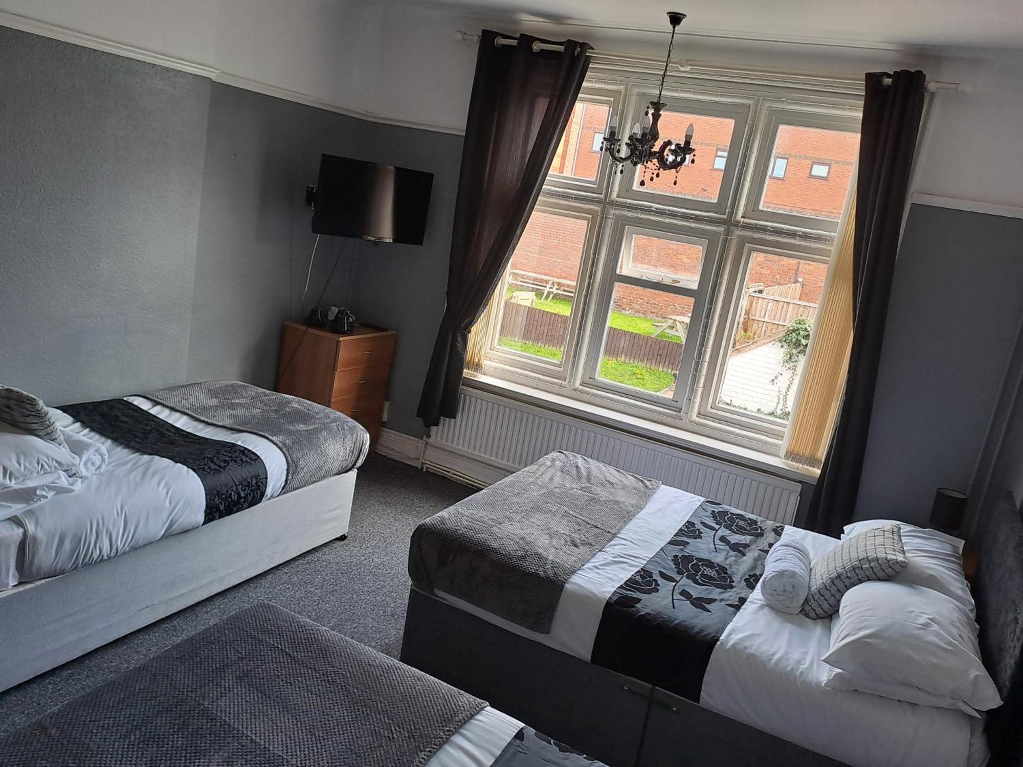 Sheridans Budget Accomodation Wallasey Extérieur photo
