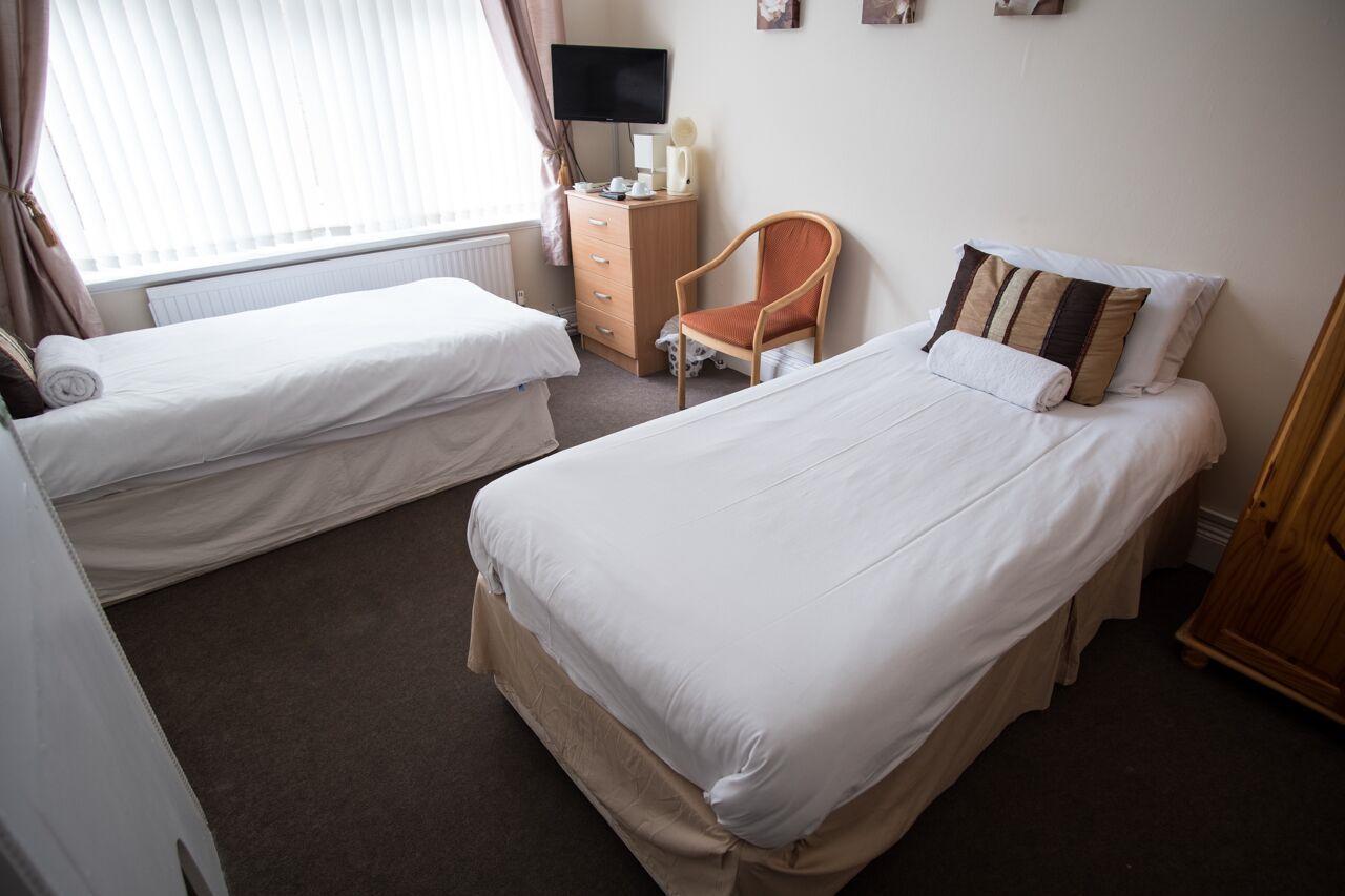 Sheridans Budget Accomodation Wallasey Extérieur photo